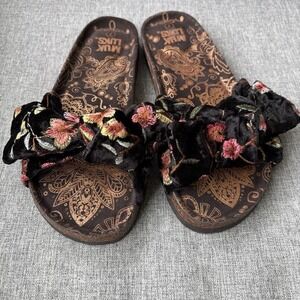 Muk Luks Sz 7 Padded Black Floral Velour Bowtie Slide Sandals